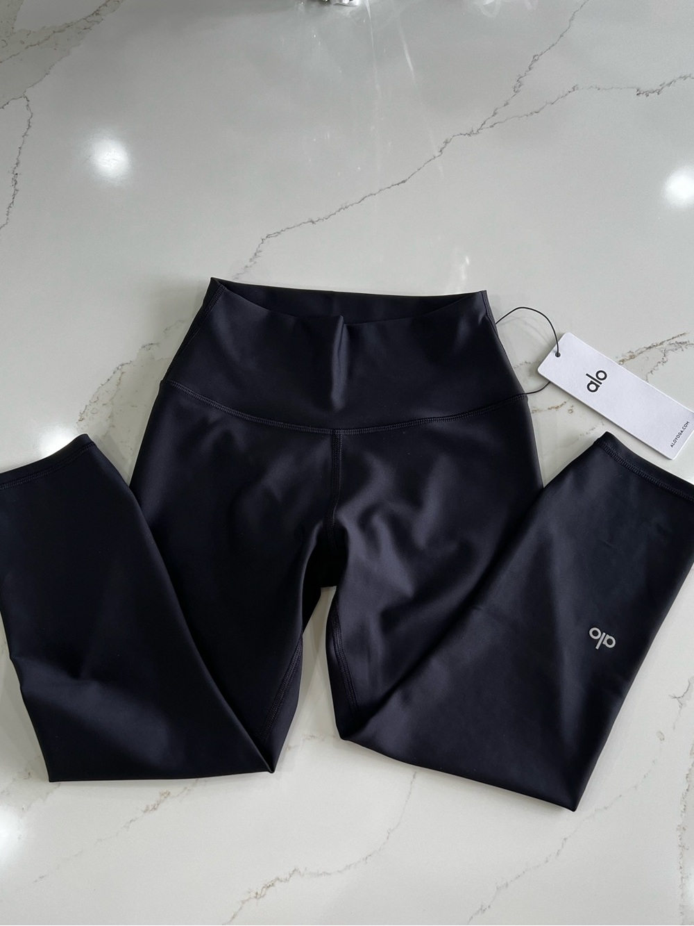 NWT ALO Yoga High-Waist Airlift Capri - Black Black High-Waist Airlift Capri